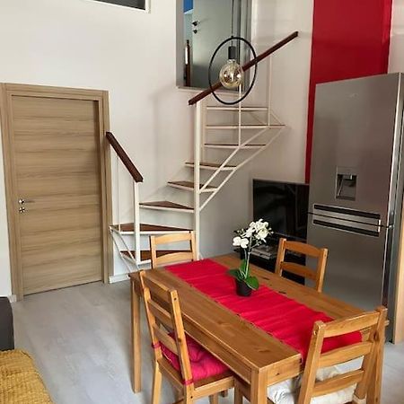 Comfy Apartment With Low Ceiling Attic Athén Kültér fotó