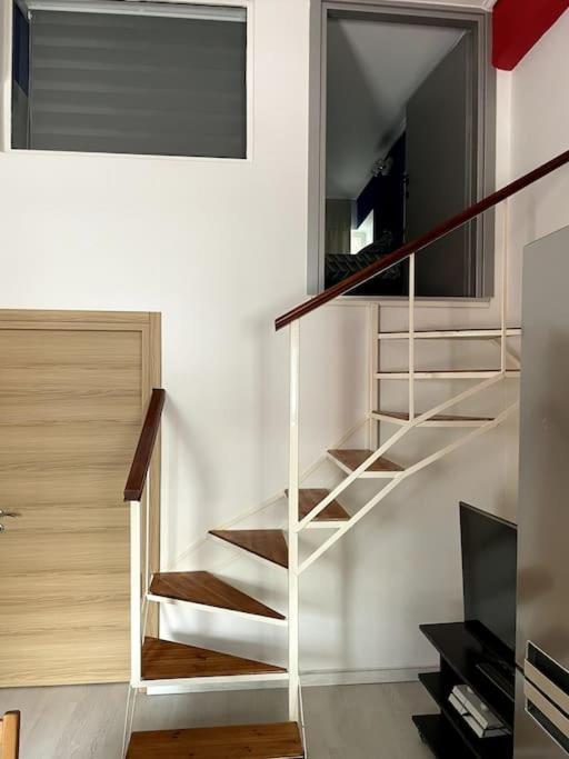 Comfy Apartment With Low Ceiling Attic Athén Kültér fotó