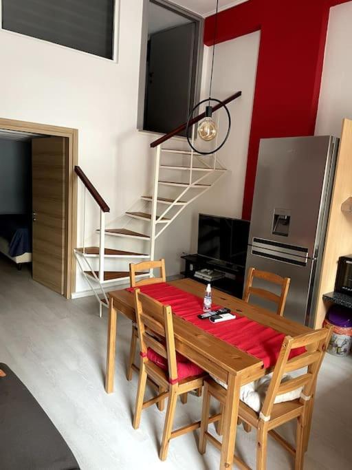 Comfy Apartment With Low Ceiling Attic Athén Kültér fotó