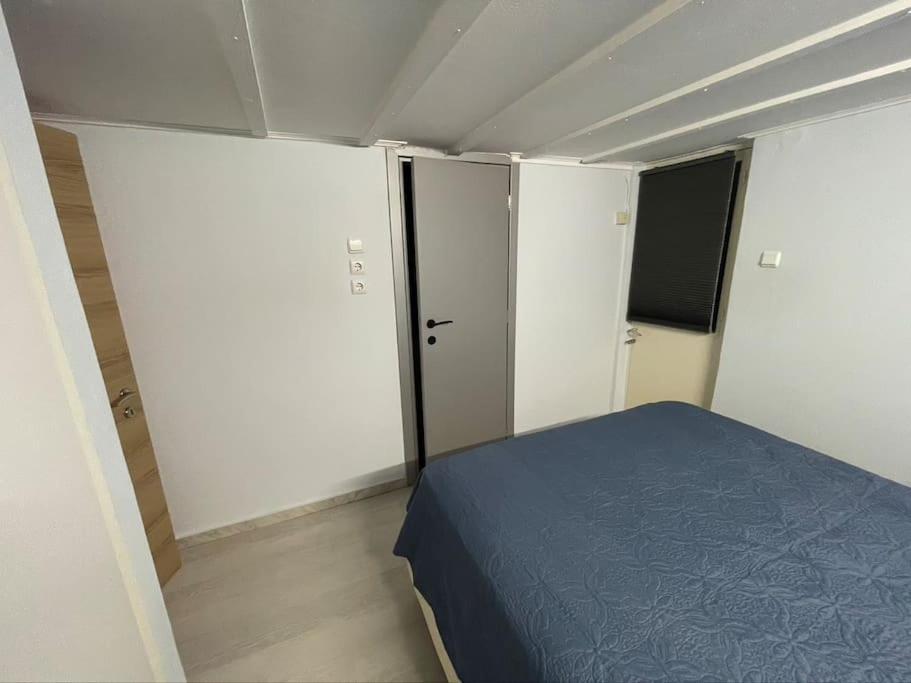 Comfy Apartment With Low Ceiling Attic Athén Kültér fotó