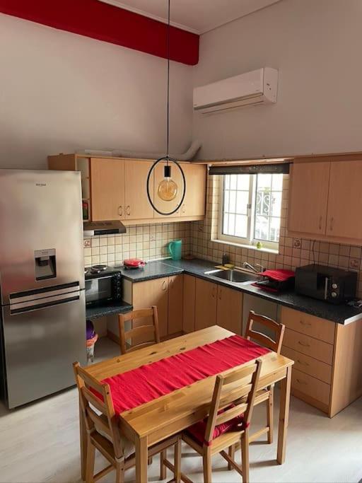 Comfy Apartment With Low Ceiling Attic Athén Kültér fotó