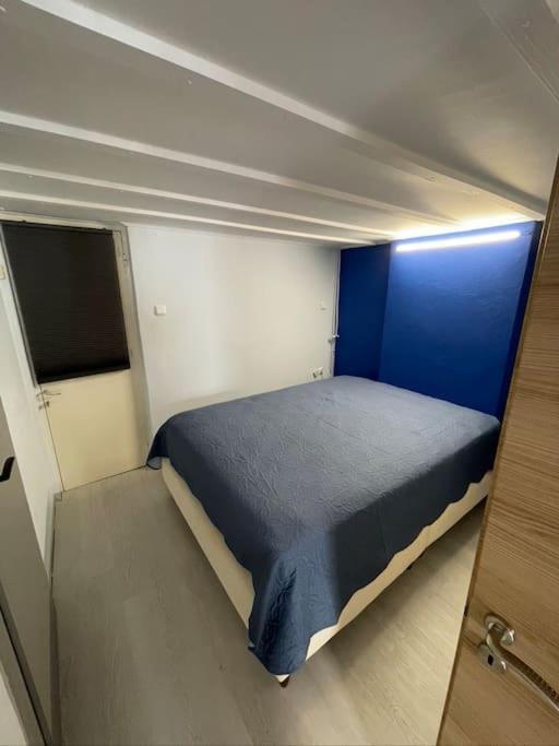 Comfy Apartment With Low Ceiling Attic Athén Kültér fotó